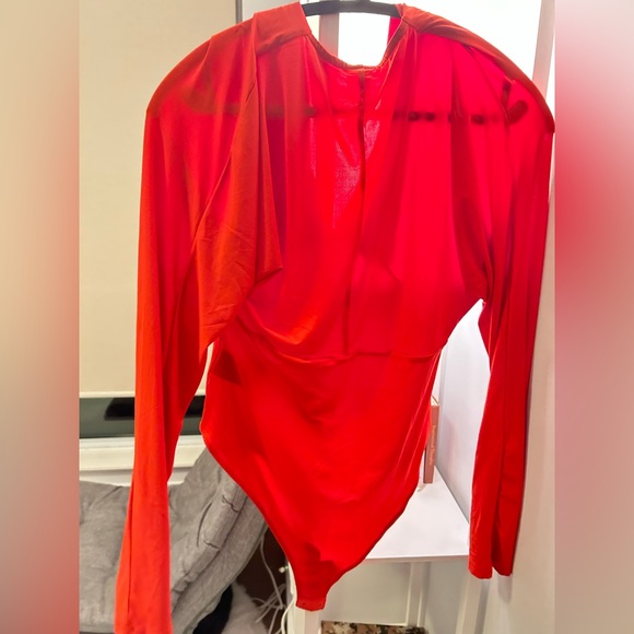H&M red bodysuit with v neck size S never worn - Picture 2 of 2